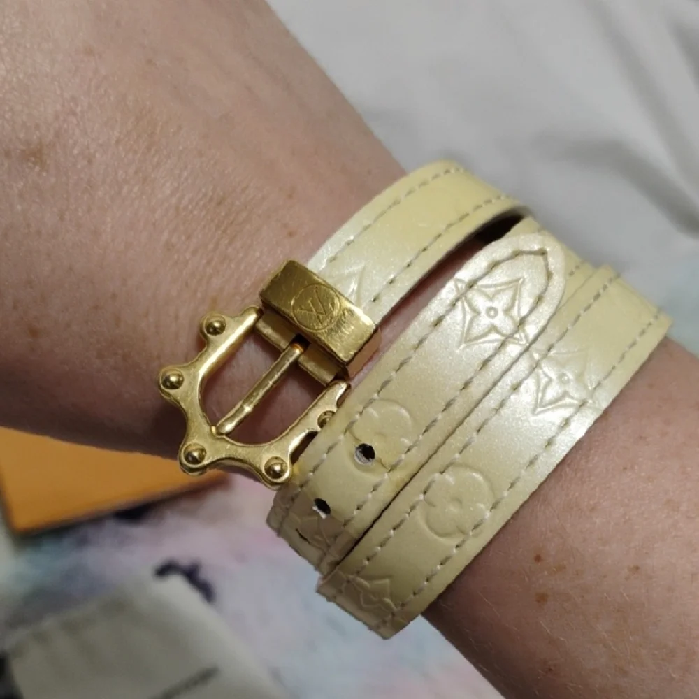 SALE! Louis Vuitton Vernis Cream Wrap Around Bracelet Gold Buckle/Box/Bag - Picture 2 of 11